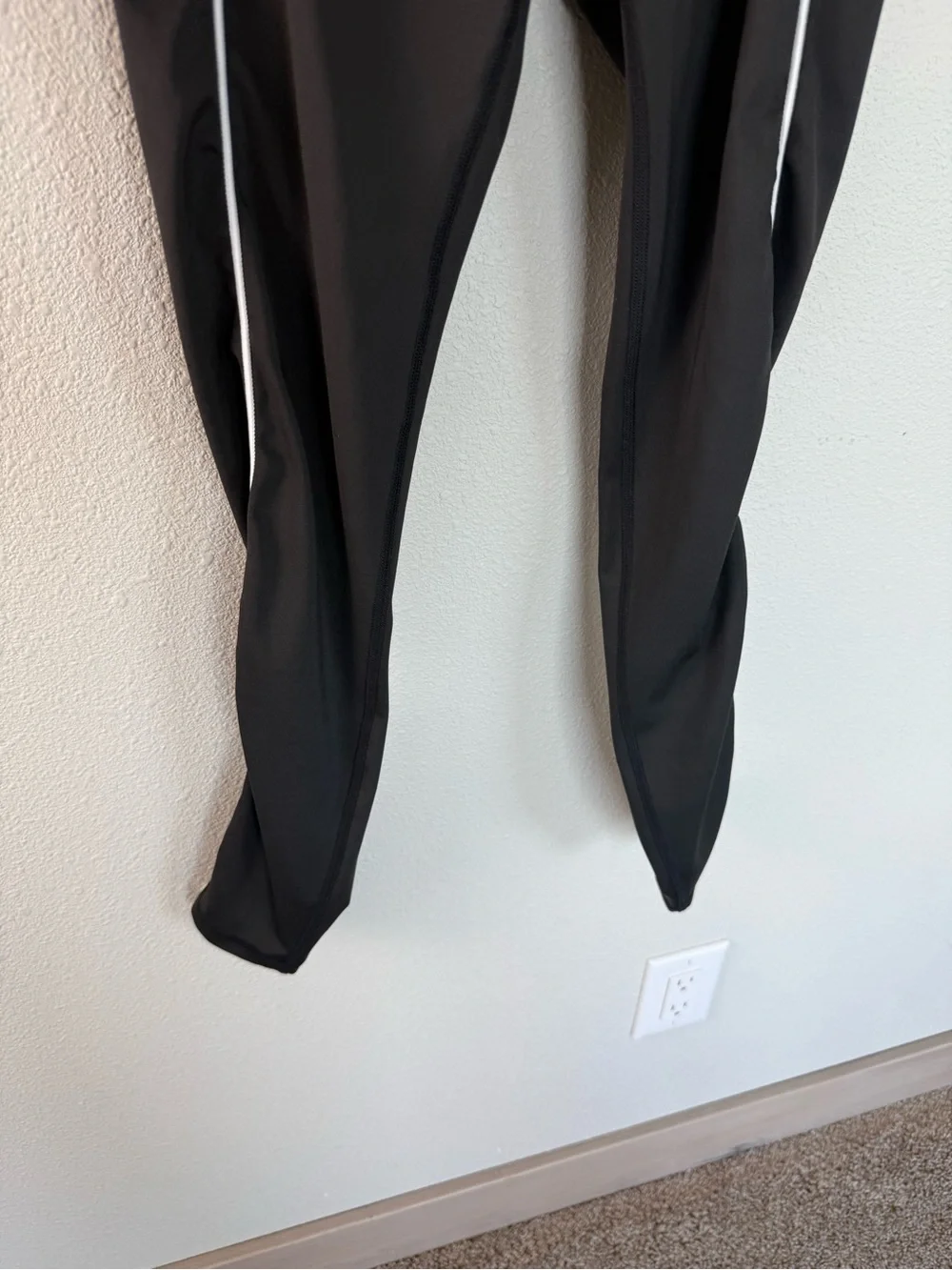 Alo Yoga Airbrush High-Waist 7/8 Heart Throb Legging Black and White Women’s XS